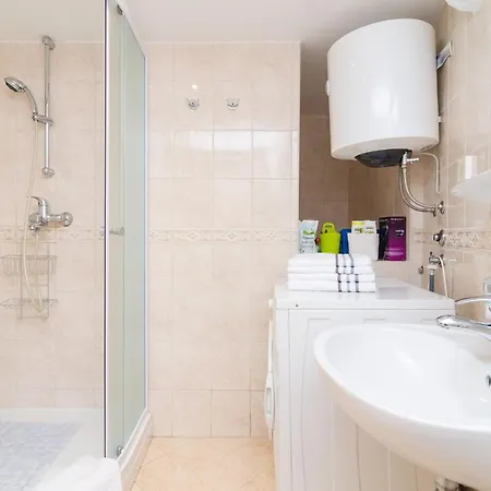 Domix - Two Bedroom Apartamento